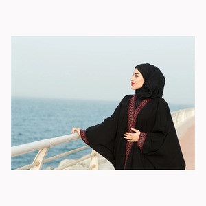 Robe islamique pour femmes noire à coutures de Dubaï, Pakistan, cascade pour une respirabilité, manches longues, maxi abaya pour toutes les saisons - Product Image 3