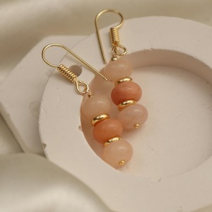 Boucles d'oreilles pendantes en aventurine de pêche faites à la main en plaqué or avec perles entretoises bijoux en pierres précieuses orange élégantes pour femmes - Product Image 2