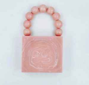 กระเป๋าคลัทช์เรซิ่นหรูหราสำหรับงานกลางคืน ดีไซน์มุก  รักษ์โลก  วาดลายด้วยมือ  เหมาะเป็นของขวัญงานแต่งงาน - Product Image 6