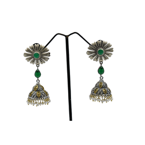 Piedra Natural semipreciosa Jhumka Stud Pendiente Plata Aspecto Igual Dualtone Material de latón Piedra Pendiente Joyería de mujer - Product Image 1