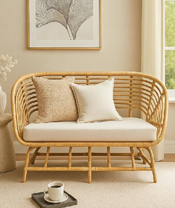 Elegante sofá de ratán con cojines neutros, dando un aspecto estético, Disponible a precios al por mayor - Product Image 2