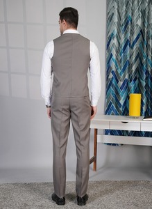 ชุดสูทผู้ชายสีเทาทันสมัยแบบสามชิ้น ยอดนิยม เหมาะสำหรับงานแต่งงาน งานเลี้ยง งานออฟฟิศ และโอกาสพิเศษ มีจำหน่ายแล้ว - Product Image 4