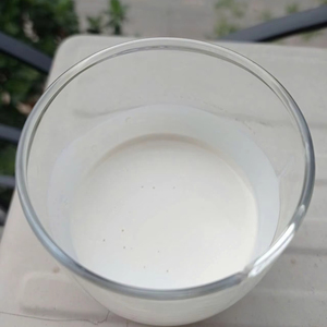 Látex natural líquido de Vietnam LA (bajo amoníaco) ~ 0,2 a 0.3% - Product Image 1