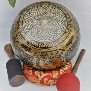 Venta al por mayor tibetano hecho a mano arte especial bronce cuencos de canto estilo religioso material de metal para yoga meditación - Product Image 1