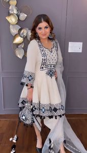 Nouvel ensemble de salwar kameez en coton FABZONE pour femmes - Vêtements de fête et de festival fabriqués en Inde et au Pakistan Modèle FZSR - Product Image 3
