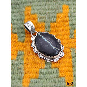 Pendentif style Southwest en turquoise et argent sterling, de style ethnique avec technologie de sertissage en clos - Product Image 2