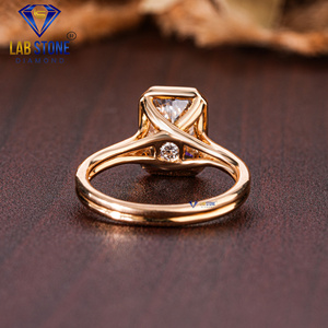 Anillo de Oro Amarillo con Diamante Radiante y Corte Redondo de 3.40 TDW, Color EF-VS, Impresionante - Product Image 4