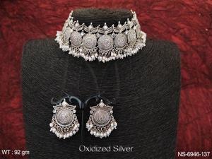 Conjunto de collar de forma redonda de plata oxidada perla agrupada elegante joyería étnica india tradicional ropa de fiesta - Product Image 2