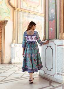 Robe de juillet pur coton bloc à la main imprimé bleu rose Floral Vintage lambrissé édition limitée à la main mode éthique naturel - Product Image 4