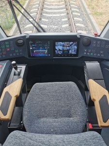 Modèle de tramway moderne haute capacité série T811 avec système de contrôle à transistors et conception confortable pour les passagers - Product Image 5