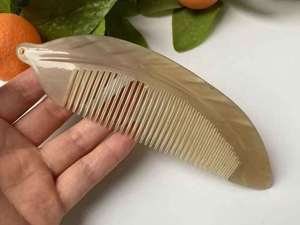 หวีเขาควายทำมือคุณภาพพรีเมียม ป้องกันไฟฟ้าสถิต กันน้ำ รูปทรงวงรี สไตล์เรียบง่าย สำหรับดูแลและจัดแต่งทรงผม - Product Image 6