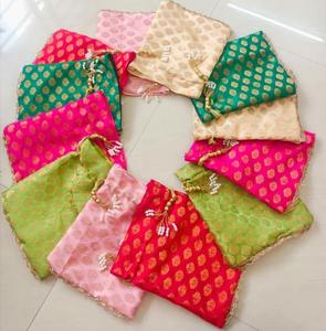 Banrasi hecho a mano indio boda Potli bolsa de regalo para Sangeet Mehendi Festival de Ramadán invitados del Día de San Valentín favores de Halloween - Product Image 1