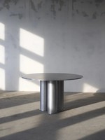 N Sons Innovation Elephant Tripod Table Art Deco Forme irrégulière Trois pieds cylindriques 100% fabriqué à la main en aluminium Maison Bureau