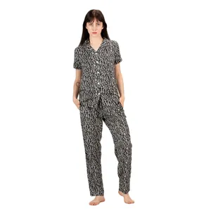 Conjunto de pijama de vestido de noche de mujer de media manga hecho de rayón suave lavado biológico para la temporada de verano disponible en cantidad a granel - Product Image 1