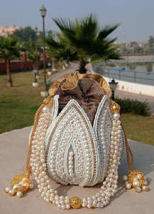 Nueva llegada impresionante hecho a mano en relieve estampado multicolor Zardozi trabajo nupcial noche monedero mujeres tradicional Potli cadena monedero - Product Image 6