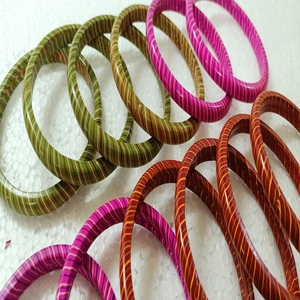 Colección vibrante hecha a medida de brazalete colorido elegante Lac Ideal para regalar ropa festiva favores nupciales Rakhi Navratri Diwali - Product Image 1