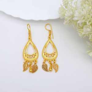 Vente en gros de boucles d'oreilles en laiton plaqué or 18 carats pour femmes bijoux vintage bohème pendants accessoires d'oreilles ethniques Jhumka indienne - Product Image 5