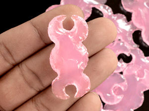 Vente en gros de pierres précieuses en cristal de quartz rose triple lune en forme de fleur, pierres brutes de guérison, certifiées par un tiers, Rajasthan - Product Image 3