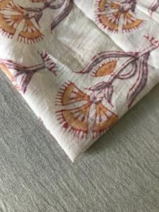 Tissu en coton imprimé à la main – Motif floral stylisé Buti |   Jaune moutarde et rouge bordeaux sur fond blanc naturel - Product Image 4
