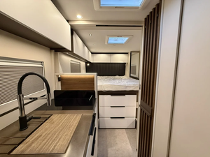 Compre una Autocaravana B=ü=r=s=t=n=e=r Signature 7.5 A-u-t-o-m-a-t-i-c 2026, Ideal para Viajes Cómodos de Larga Distancia, Lista para Enviar - Product Image 5