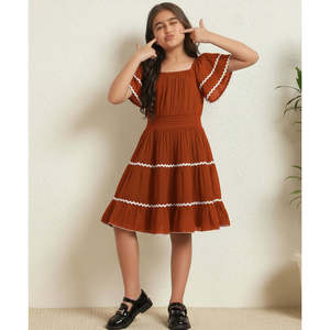 Robe trapèze mi-longue en rayonne unie à col carré Bugandbees | Vêtements pour filles, robe pour enfants de 3 à 13 ans, mode - Product Image 1