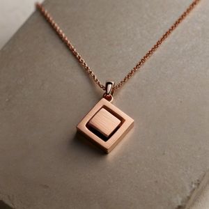 Pendentif en forme de cœur personnalisable, collier moderne minimaliste pour fête, or massif 10K 14K 18K - Product Image 2