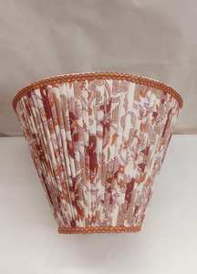 Abat-jour en tissu de coton Ikat rouge et blanc fait main à forte demande avec dentelle à glands pour lampe de table ou de bureau E27 Anneau supérieur - Product Image 3