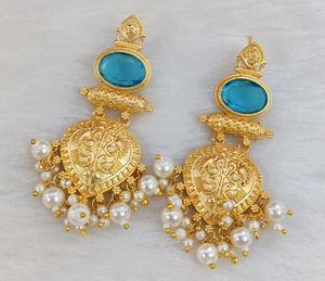 Boucles d'oreilles en or poli et en pierre Monalisa pour femmes, parfaites pour les mariages, les occasions festives, les tenues de soirée, belles boucles d'oreilles de qualité supérieure - Product Image 3