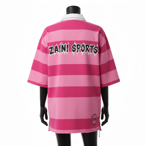 เสื้อรักบี้ผู้ชาย ผ้าโพลีเอสเตอร์ผสมสแปนเด็กซ์ 220 GSM ระดับพรีเมียม ลายทางสีชมพู พิมพ์ลายแบบซับลิเมชั่น รับสกรีนโลโก้ ชุดทีม ระบายเหงื่อได้ดี - Product Image 2