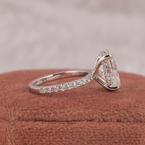 Anillo de diamante cultivado en laboratorio de oro macizo de 18 quilates, juego de pavé de Halo oculto, compromiso de corte ovalado de estilo clásico con certificado IGI, su regalo - Product Image 5