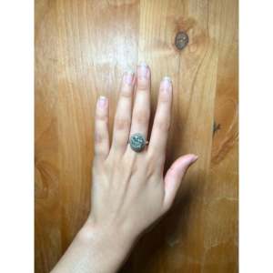 Anillo Navajo Hecho a Mano con Variscita y Plata de Ley, Diseño de Ala de Ángel, Talla 8.25 - Product Image 5