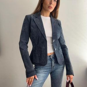 Veste en daim pour femmes, toucher doux, design élégant, vêtement d'extérieur chaud pour l'hiver, bouton, coupe-vent, style streetwear - Product Image 3