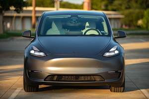 Tesla Model-Y Performance 2023, propre et bien entretenue, double moteur AWD, autonomie de 303 miles - Product Image 4