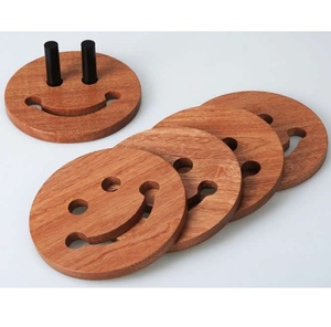 Posavasos elegantes de nogal de madera lisa, diseño Redondo, superficie pulida Lisa hecha a mano, material ecológico duradero - Product Image 2