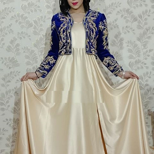 CHAQUETA Y VESTIDO DE KARAKOU Y CON ADORNADO CON PERLAS DE CRISTAL, PIEDRA, DABKA WORK @ 2023 - Product Image 1