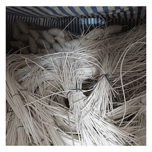 Noyau en rotin, matériau en rotin naturel solide utilisé pour la fabrication de chaises, l'artisanat de paniers et le tissage d'intérieur en provenance du Vietnam - Product Image 1