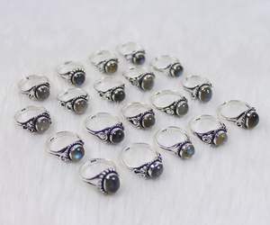 AAA Flashy Multi Labradorite Gemstone Anillo plateado Colección de diseño único para mujeres Anillo de joyería Labratorie al por mayor - Product Image 3