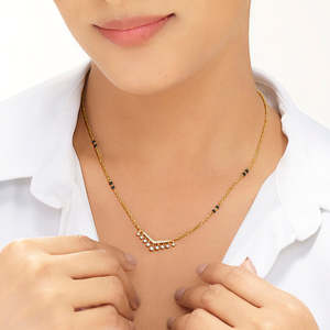 Collier en diamant avec pendentif élégant en forme de goutte - Product Image 2