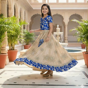 Ensemble Lehenga Choli brodé pour enfants, vêtements ethniques de créateur, style classique, longueur midi, motifs floraux, tailles de 6 mois à 15 ans - Product Image 1