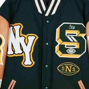 แจ็กเก็ตเบสบอลหนัง PU สำหรับผู้ชายเสื้อทีมเบสบอลปักลายอักษรอักษรเนียลยาวยาวโลโก้ออกแบบได้ตามต้องการ - Product Image 4