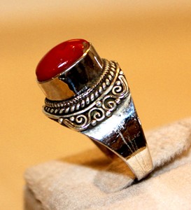 Anillo de piedras preciosas de Coral bohemio unisex, ajuste de bisel de plata de ley 925 para regalo de aniversario de boda - Product Image 1