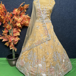 Traje de boda moderno Lehenga con lentejuelas pesadas Zari bordado red Dupatta Falda larga blusa para fiestas funciones de compromiso - Product Image 1