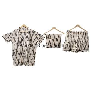 Conjunto de Pijama Corto de Verano para Mujer, Ropa de Dormir de Algodón Estampada a Mano, Ropa de Dormir Suave con Detalles Hechos a Mano para Mujer - Product Image 1