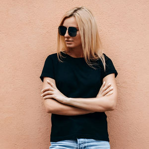 Camiseta Clásica para Mujer, Tejido Elástico Cómodo, Corte Moderno, Color Sólido, Ideal para Uso Casual en la Oficina, Ropa de Calle, Calidad de Exportación - Product Image 5