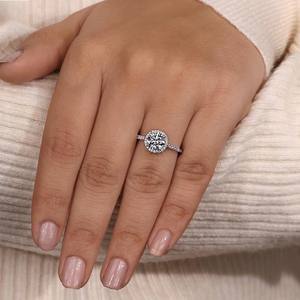 แหวนหมั้นหรูหราทองคำขาว 14K ประดับเพชรทรงรัศมี ได้รับการรับรองจาก IGI เพชรสร้างในห้องปฏิบัติการ 1.50 กะรัต VVS2 พร้อมเพชรประดับด้านข้าง 0.25 กะรัต มีทุกขนาดสำหรับงานแต่งงาน - Product Image 6