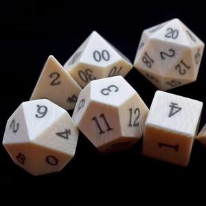 Dés en corne de buffle naturelle, écologiques et aux motifs de grain uniques pour les jeux de société RPG, haute qualité - Product Image 1