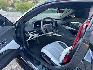 Corvette Coupé 2023 Edición 70 Aniversario LT2 V8, Paquete de Rendimiento Z51, Mayormente sin Modificaciones - Product Image 4