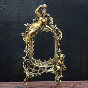 Cadre photo de luxe antique avec design gracieux Lady Idol Cadre élégant en métal doré pour affichage mural ou sur table et cadeaux - Product Image 5