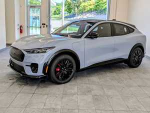 Garantie du meilleur prix 2025 F o r d Mus-tang Mach-E Premium AWD Sport Utility - Product Image 2