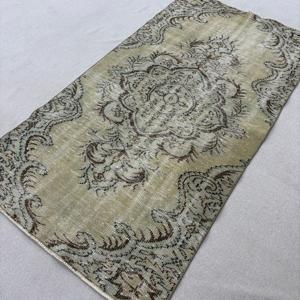 Alfombra Vintage de 4x7.4 pies (122x227 cm), Alfombra Oriental Turca de Lana Verde - Product Image 2